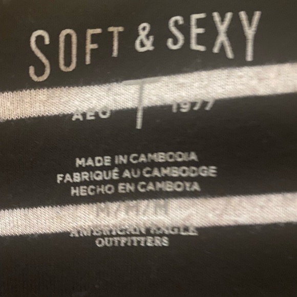 American Eagle soft & sexy T-shirt! Black and White! Size M - Picture 2 of 2